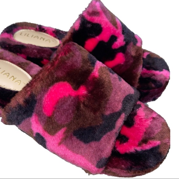 NIB- Fuchsia Camo Faux Fur Platform Slider Sandals - Picture 2 of 9